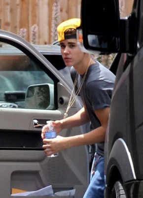 26.05 | Justin Bieber deixando o restaurante Benihana com Selena Gomez