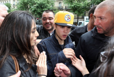 31.05 | Justin Bieber chegando em Paris