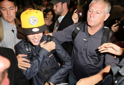 31.05 | Justin Bieber chegando em Paris