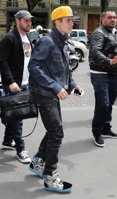 31.05 | Justin Bieber chegando em Paris