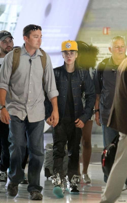 31.05 | Justin Bieber chegando em Paris