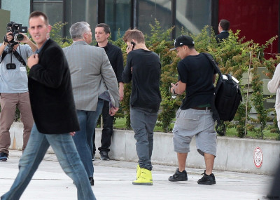 31.05 | Justin Bieber fora dos estúdios da rádio NRJ