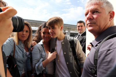 06.02 | Justin Bieber deixando Paris