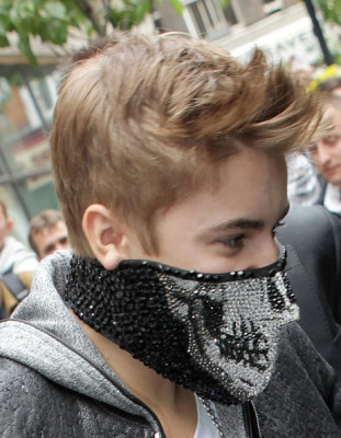 06.06 | Justin Bieber deixando os estúdios da rádio BBC
