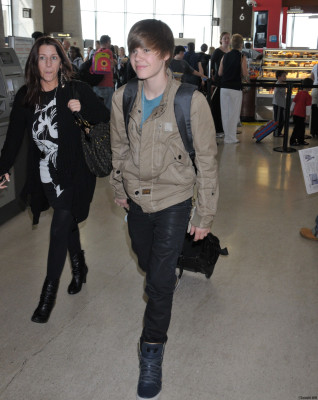 04.05 | Justin Bieber chegando no aeroporto em Washington