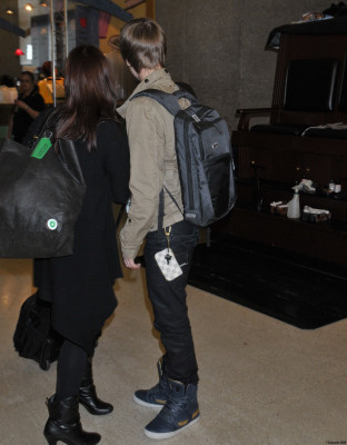04.05 | Justin Bieber chegando no aeroporto em Washington