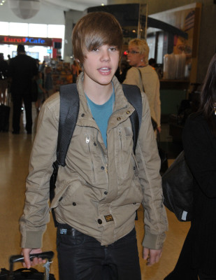 04.05 | Justin Bieber chegando no aeroporto em Washington