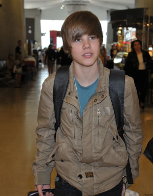04.05 | Justin Bieber chegando no aeroporto em Washington