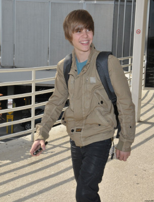 04.05 | Justin Bieber chegando no aeroporto em Washington