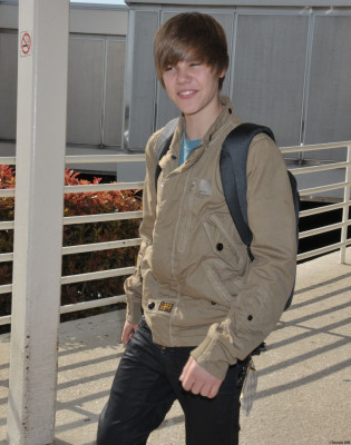04.05 | Justin Bieber chegando no aeroporto em Washington