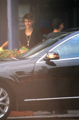 06.02 | Justin Bieber após show privado em Milão