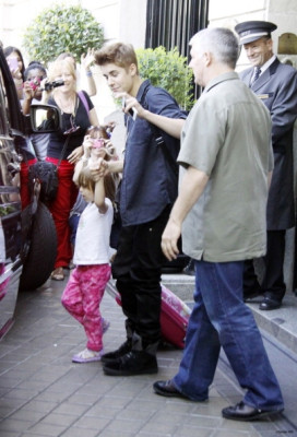 06.05 | Justin Bieber deixando seu hotel em Madri