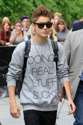06.08 | Justin Bieber deixando seu hotel na Alemanha
