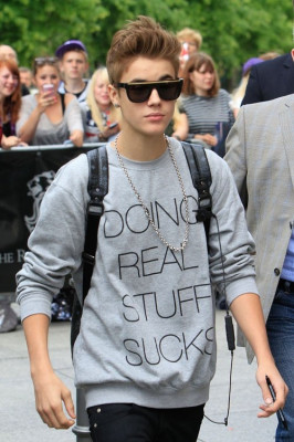 06.08 | Justin Bieber deixando seu hotel na Alemanha