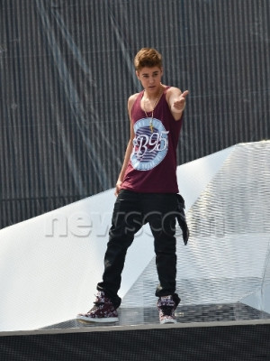 16.06 | Justin Bieber ensaiando para o MuchMusic Video Awards 2012