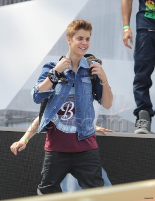 16.06 | Justin Bieber ensaiando para o MuchMusic Video Awards 2012