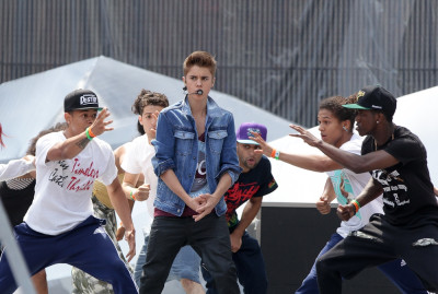 16.06 | Justin Bieber ensaiando para o MuchMusic Video Awards 2012