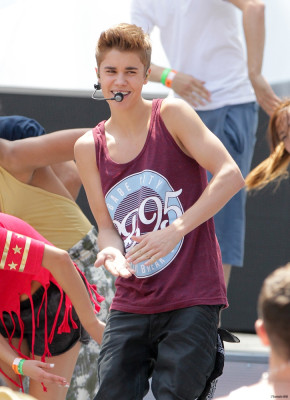 16.06 | Justin Bieber ensaiando para o MuchMusic Video Awards 2012