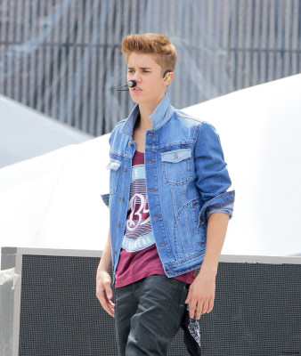 16.06 | Justin Bieber ensaiando para o MuchMusic Video Awards 2012