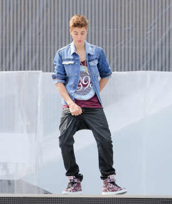 16.06 | Justin Bieber ensaiando para o MuchMusic Video Awards 2012