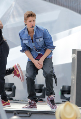 16.06 | Justin Bieber ensaiando para o MuchMusic Video Awards 2012
