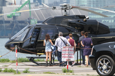 16.06 | Justin Bieber e Selena Gomez deixando o ensaiando para o MuchMusic Video Awards 2012