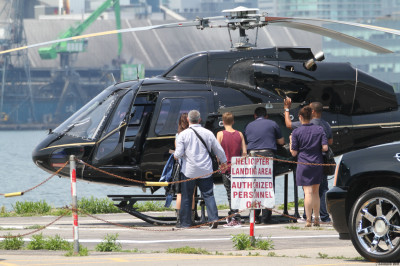 16.06 | Justin Bieber e Selena Gomez deixando o ensaiando para o MuchMusic Video Awards 2012
