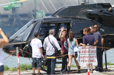 16.06 | Justin Bieber e Selena Gomez deixando o ensaiando para o MuchMusic Video Awards 2012