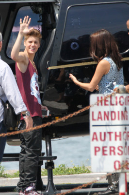 16.06 | Justin Bieber e Selena Gomez deixando o ensaiando para o MuchMusic Video Awards 2012
