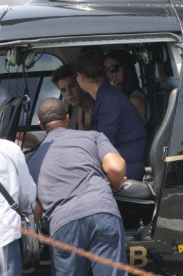 16.06 | Justin Bieber e Selena Gomez deixando o ensaiando para o MuchMusic Video Awards 2012