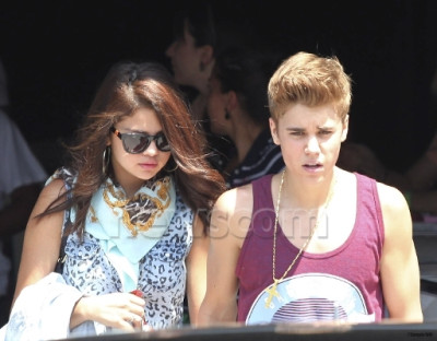 16.06 | Justin Bieber e Selena Gomez deixando o ensaiando para o MuchMusic Video Awards 2012