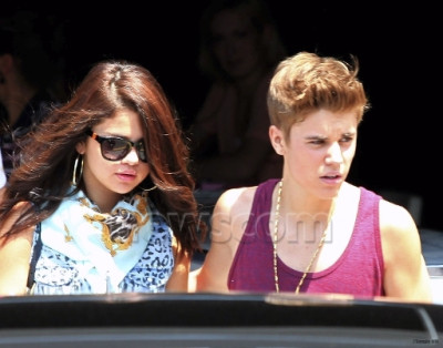 16.06 | Justin Bieber e Selena Gomez deixando o ensaiando para o MuchMusic Video Awards 2012