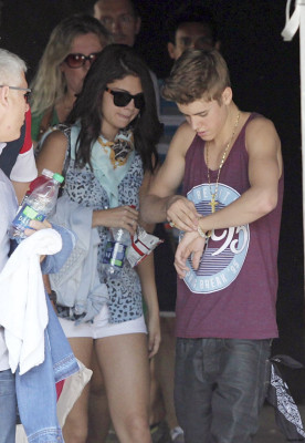 16.06 | Justin Bieber e Selena Gomez deixando o ensaiando para o MuchMusic Video Awards 2012