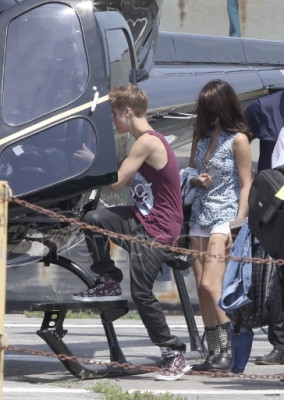 16.06 | Justin Bieber e Selena Gomez deixando o ensaiando para o MuchMusic Video Awards 2012