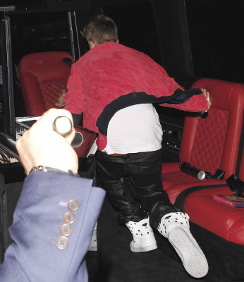 26.06 | Justin Bieber deixando o Chateau Marmont em Los Angeles