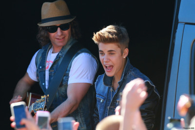 27.06 | Justin Bieber deixando os estúdios do The Tonight Show