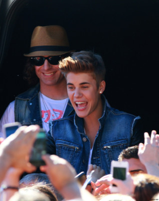 27.06 | Justin Bieber deixando os estúdios do The Tonight Show