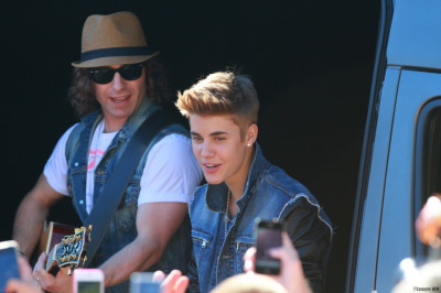 27.06 | Justin Bieber deixando os estúdios do The Tonight Show