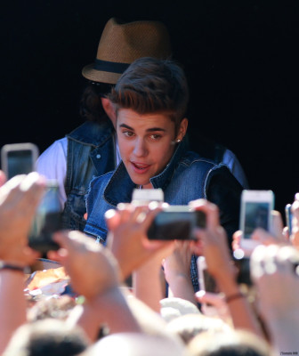 27.06 | Justin Bieber deixando os estúdios do The Tonight Show