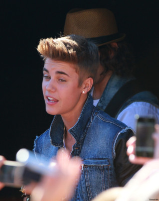 27.06 | Justin Bieber deixando os estúdios do The Tonight Show