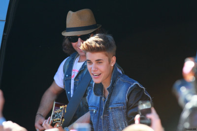 27.06 | Justin Bieber deixando os estúdios do The Tonight Show