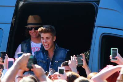 27.06 | Justin Bieber deixando os estúdios do The Tonight Show