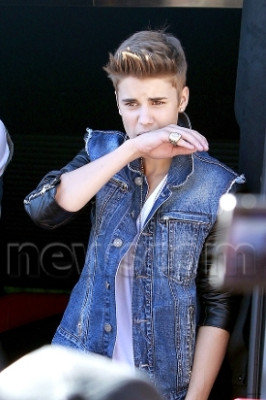 27.06 | Justin Bieber deixando os estúdios do The Tonight Show