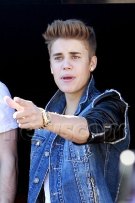 27.06 | Justin Bieber deixando os estúdios do The Tonight Show