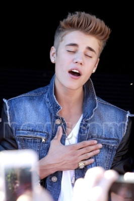 27.06 | Justin Bieber deixando os estúdios do The Tonight Show
