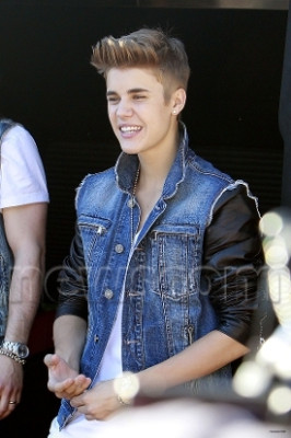 27.06 | Justin Bieber deixando os estúdios do The Tonight Show