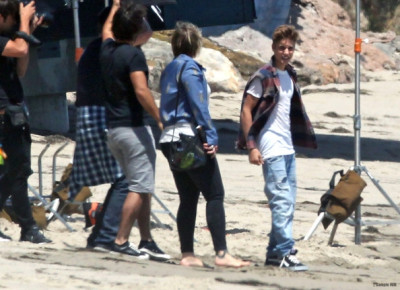 28.06 | Justin Bieber tirando fotos para um novo photoshoot em LA