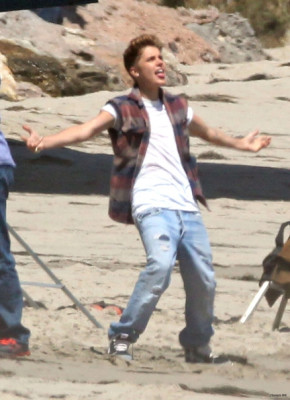 28.06 | Justin Bieber tirando fotos para um novo photoshoot em LA