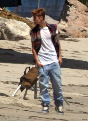 28.06 | Justin Bieber tirando fotos para um novo photoshoot em LA