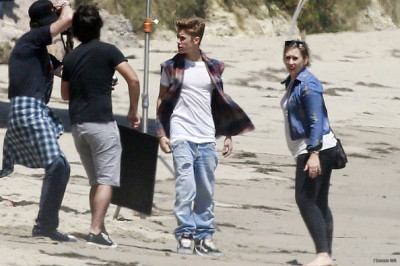 28.06 | Justin Bieber tirando fotos para um novo photoshoot em LA